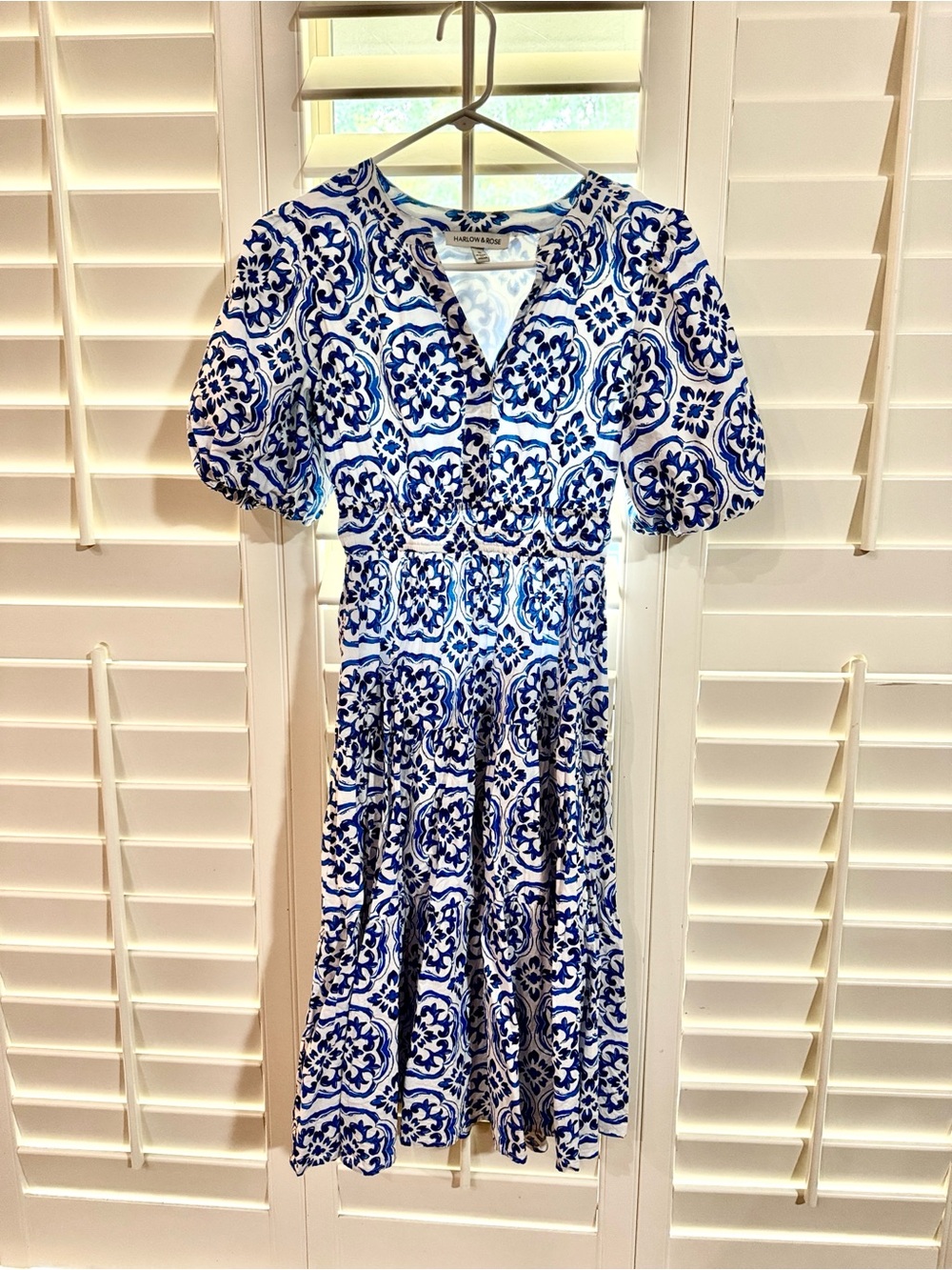 Tile-Print Puff-Sleeve Midi Dress in Blue and White